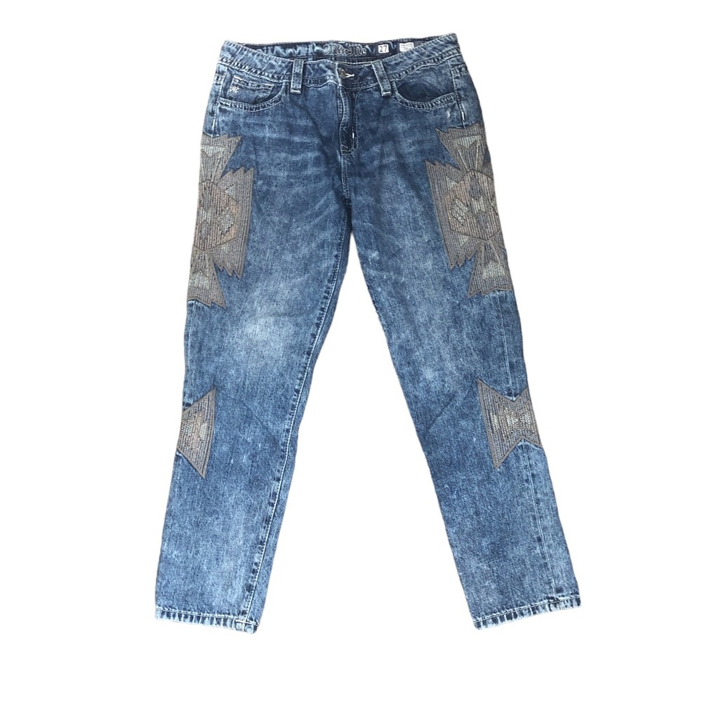 JEANS - Women's Miss Me Stone Wash Denim Aztec Embroidered Low-Rise Jeans. 27